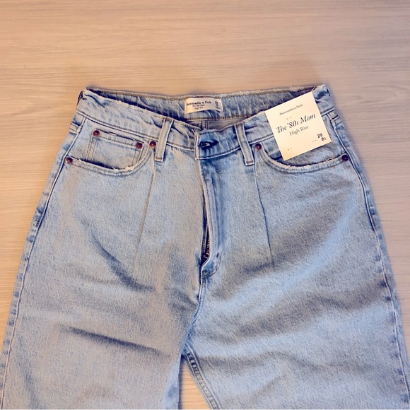 NWT Abercrombie & Fitch Pleated High Rise 80s Mom Jean - Picture 7 of 9